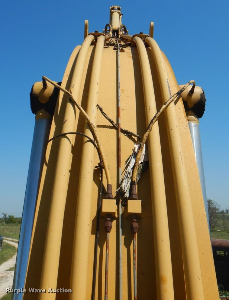 image for item KW9809 1992 Caterpillar EL240B  long reach excavator