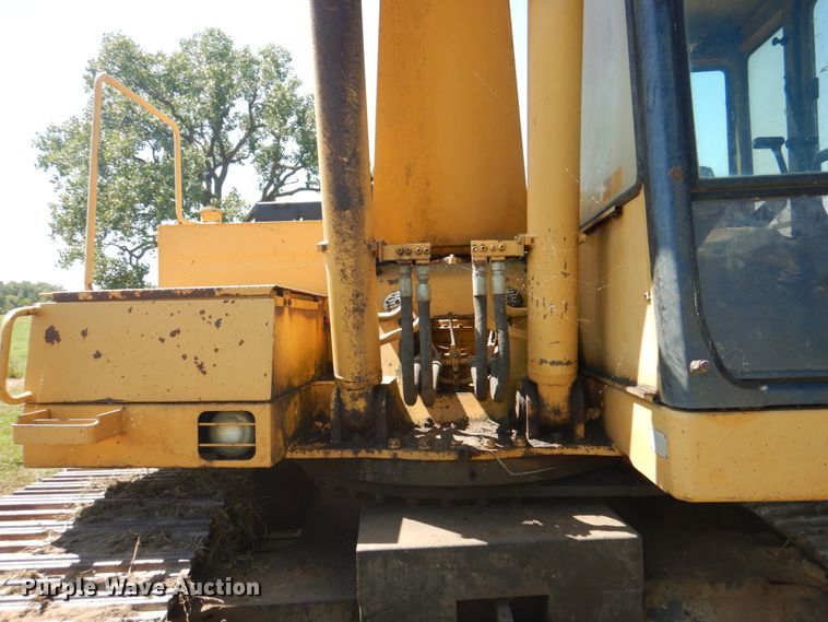 image for item KW9809 1992 Caterpillar EL240B  long reach excavator