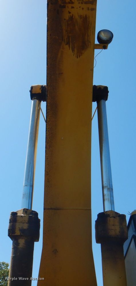 image for item KW9809 1992 Caterpillar EL240B  long reach excavator