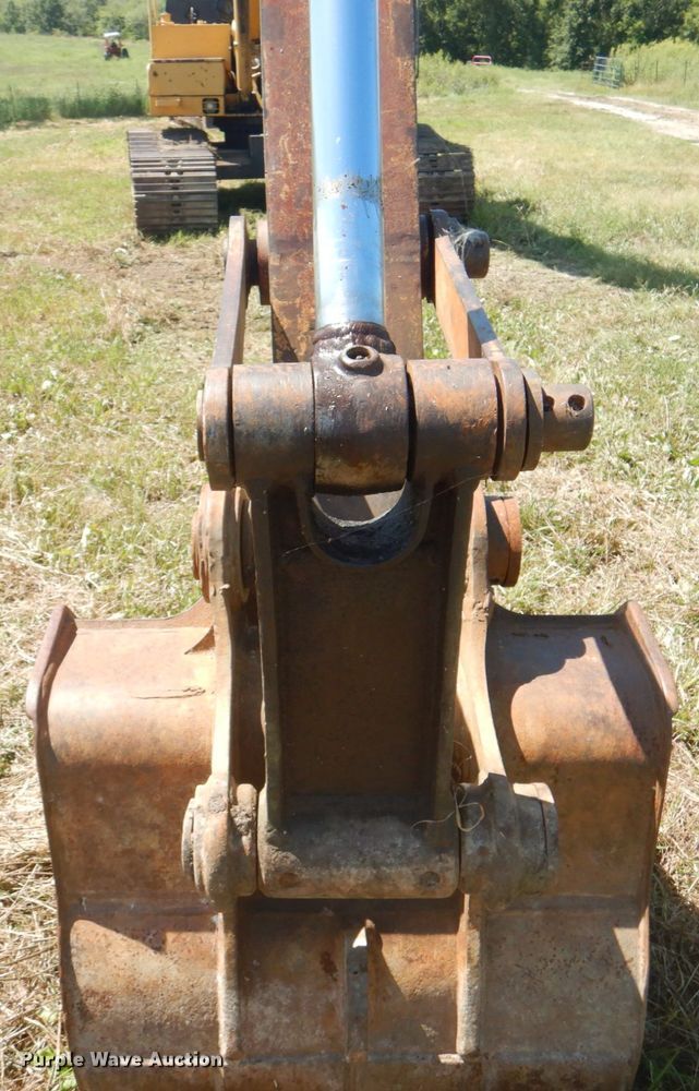 image for item KW9809 1992 Caterpillar EL240B  long reach excavator