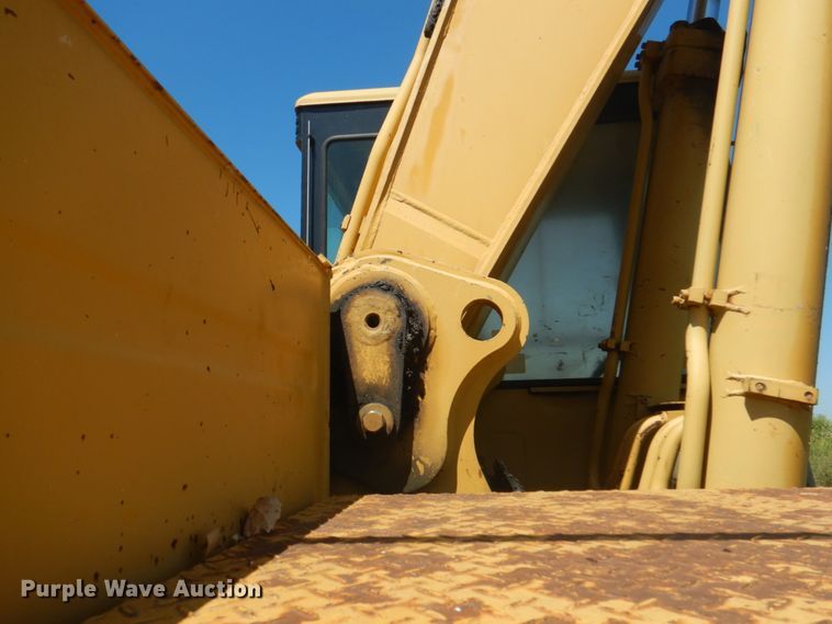 image for item KW9809 1992 Caterpillar EL240B  long reach excavator