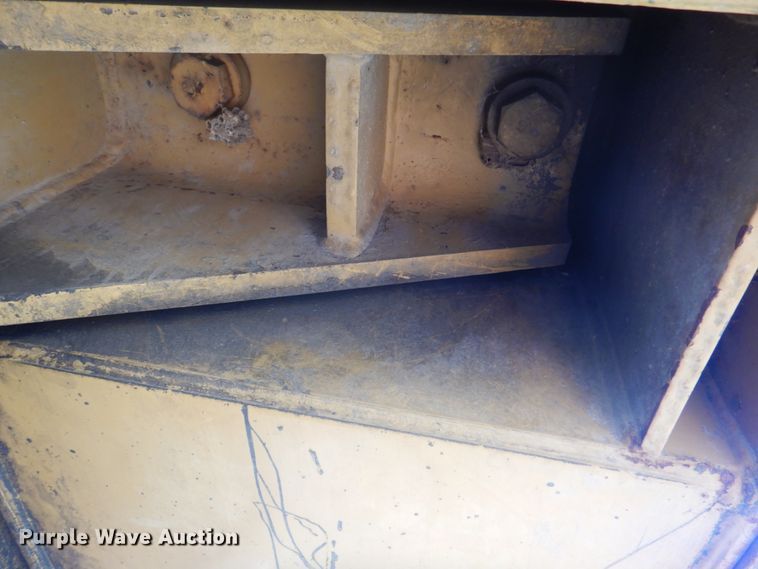 image for item KW9809 1992 Caterpillar EL240B  long reach excavator