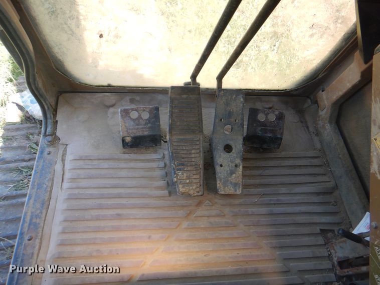 image for item KW9809 1992 Caterpillar EL240B  long reach excavator