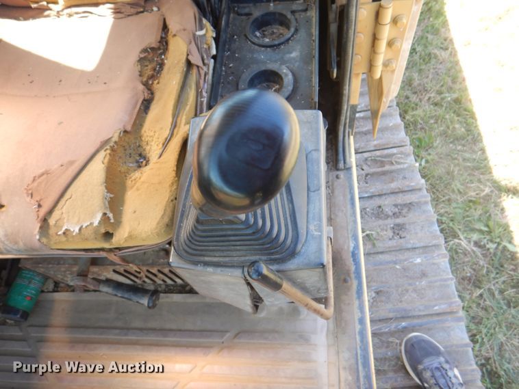 image for item KW9809 1992 Caterpillar EL240B  long reach excavator