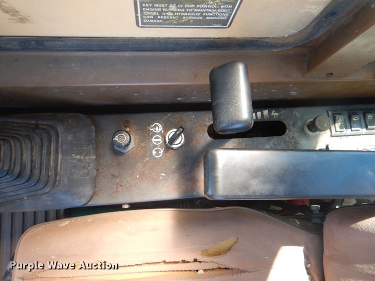 image for item KW9809 1992 Caterpillar EL240B  long reach excavator