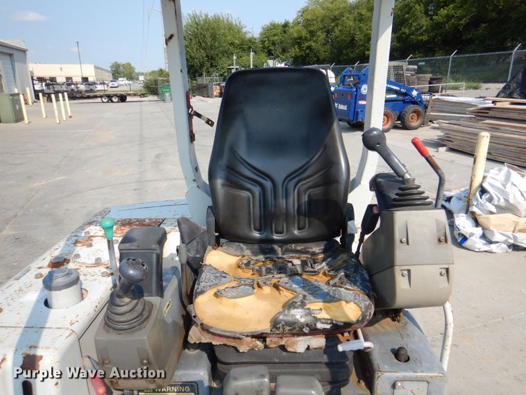 image for item KX9449 2006 Takeuchi TB125  mini excavator