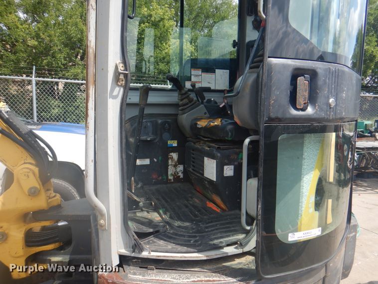 image for item KX9643 New Holland E50B  mini excavator