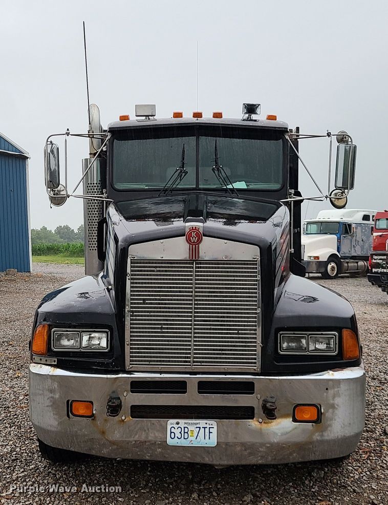 image for item L1384 1988 Kenworth T600  dump truck