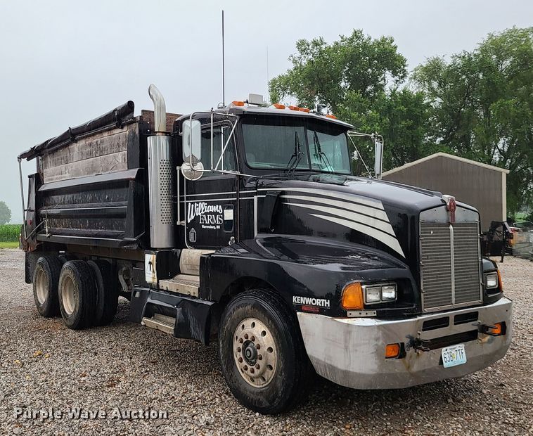 image for item L1384 1988 Kenworth T600  dump truck