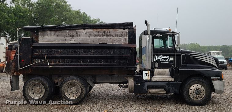 image for item L1384 1988 Kenworth T600  dump truck