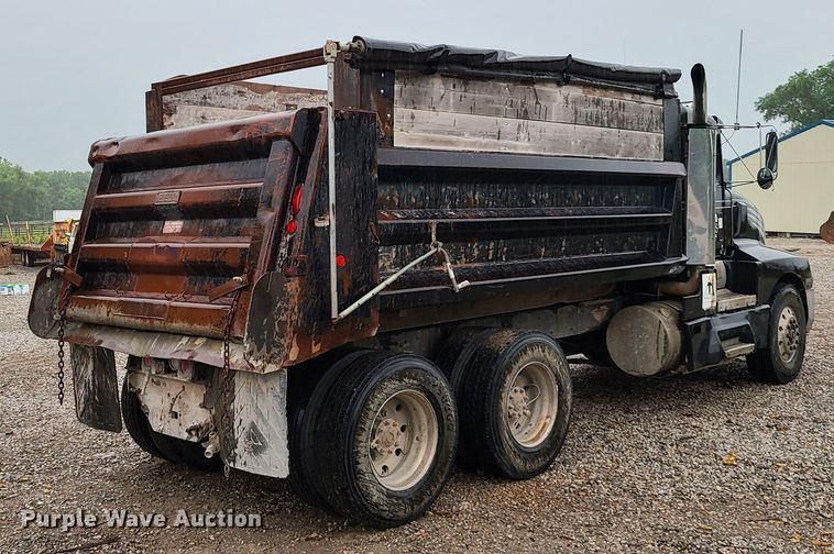 image for item L1384 1988 Kenworth T600  dump truck