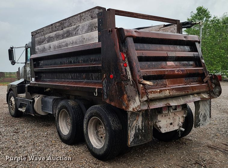 image for item L1384 1988 Kenworth T600  dump truck