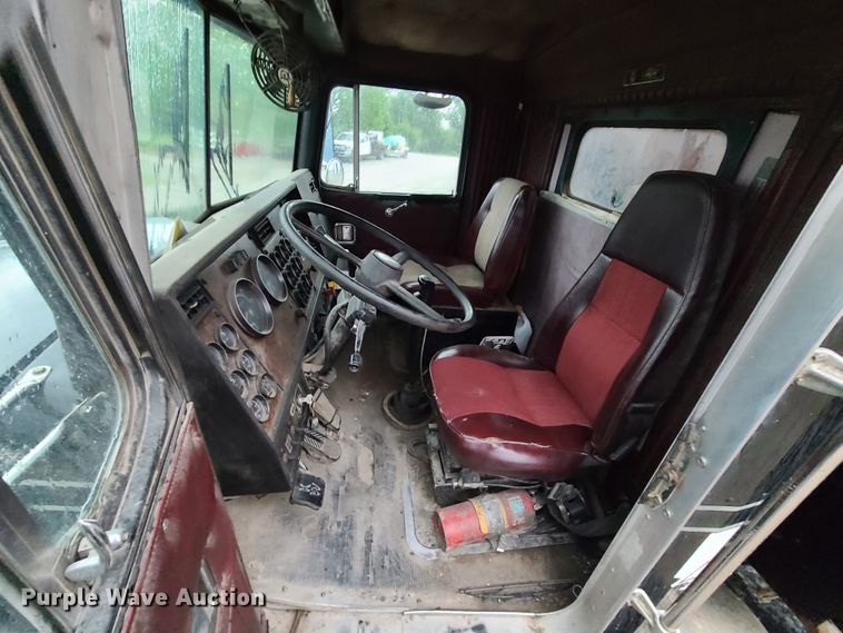 image for item L1384 1988 Kenworth T600  dump truck