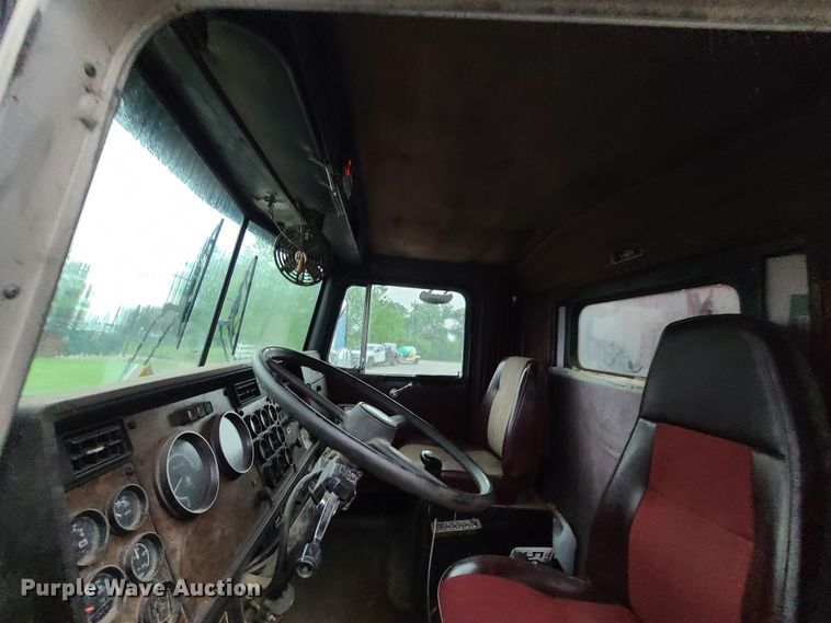 image for item L1384 1988 Kenworth T600  dump truck