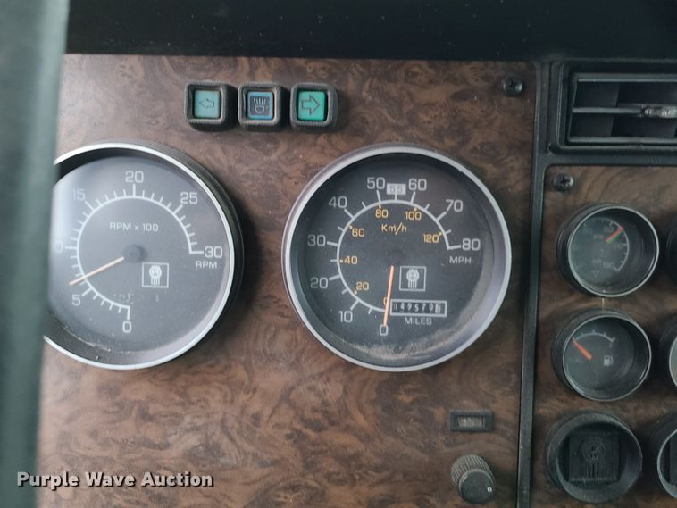 image for item L1384 1988 Kenworth T600  dump truck