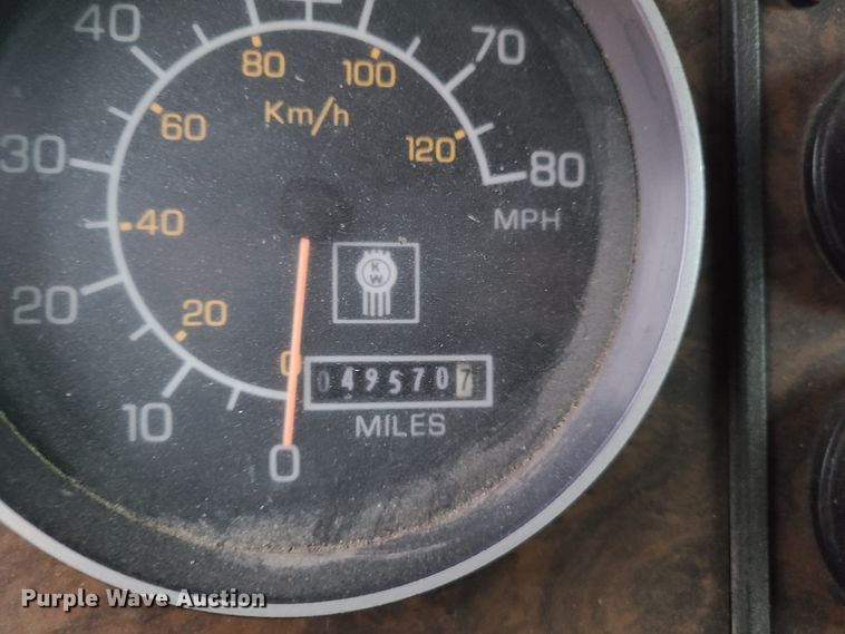 image for item L1384 1988 Kenworth T600  dump truck