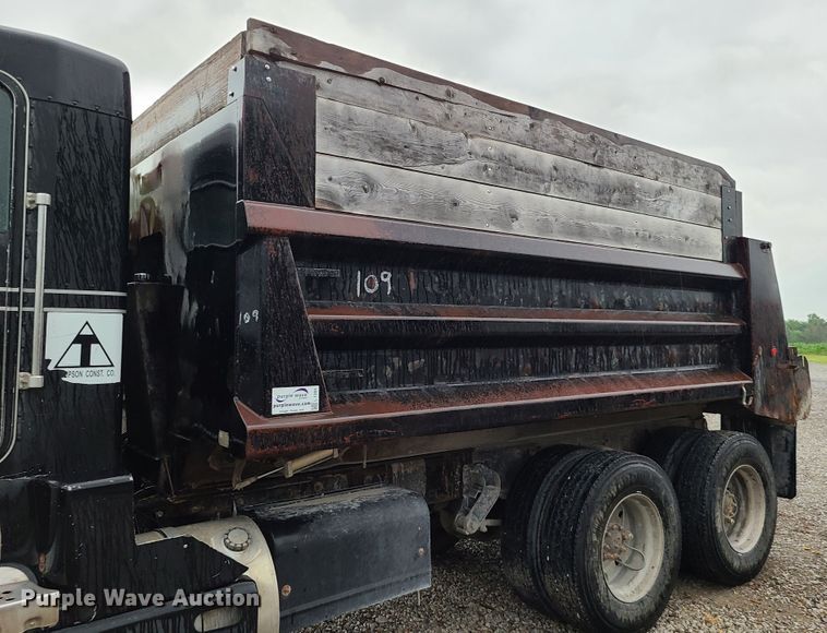 image for item L1384 1988 Kenworth T600  dump truck