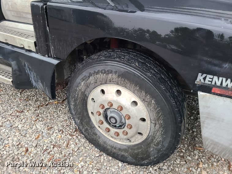 image for item L1384 1988 Kenworth T600  dump truck