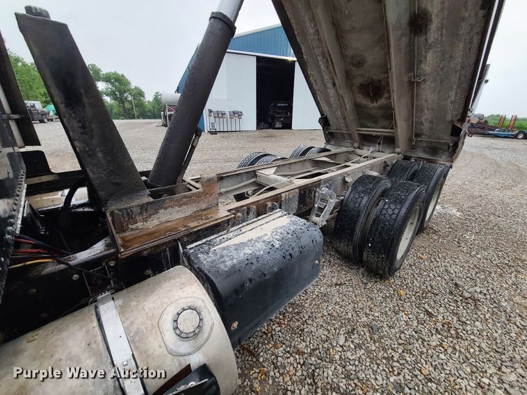 image for item L1384 1988 Kenworth T600  dump truck