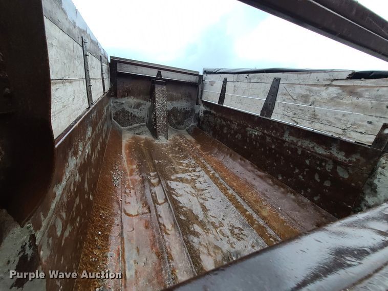 image for item L1384 1988 Kenworth T600  dump truck