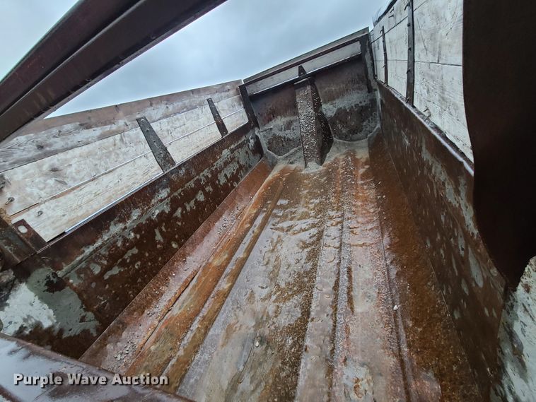 image for item L1384 1988 Kenworth T600  dump truck