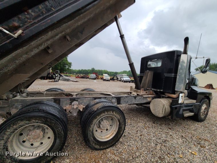 image for item L1384 1988 Kenworth T600  dump truck