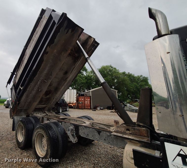 image for item L1384 1988 Kenworth T600  dump truck