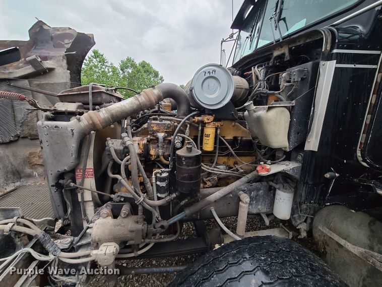 image for item L1384 1988 Kenworth T600  dump truck