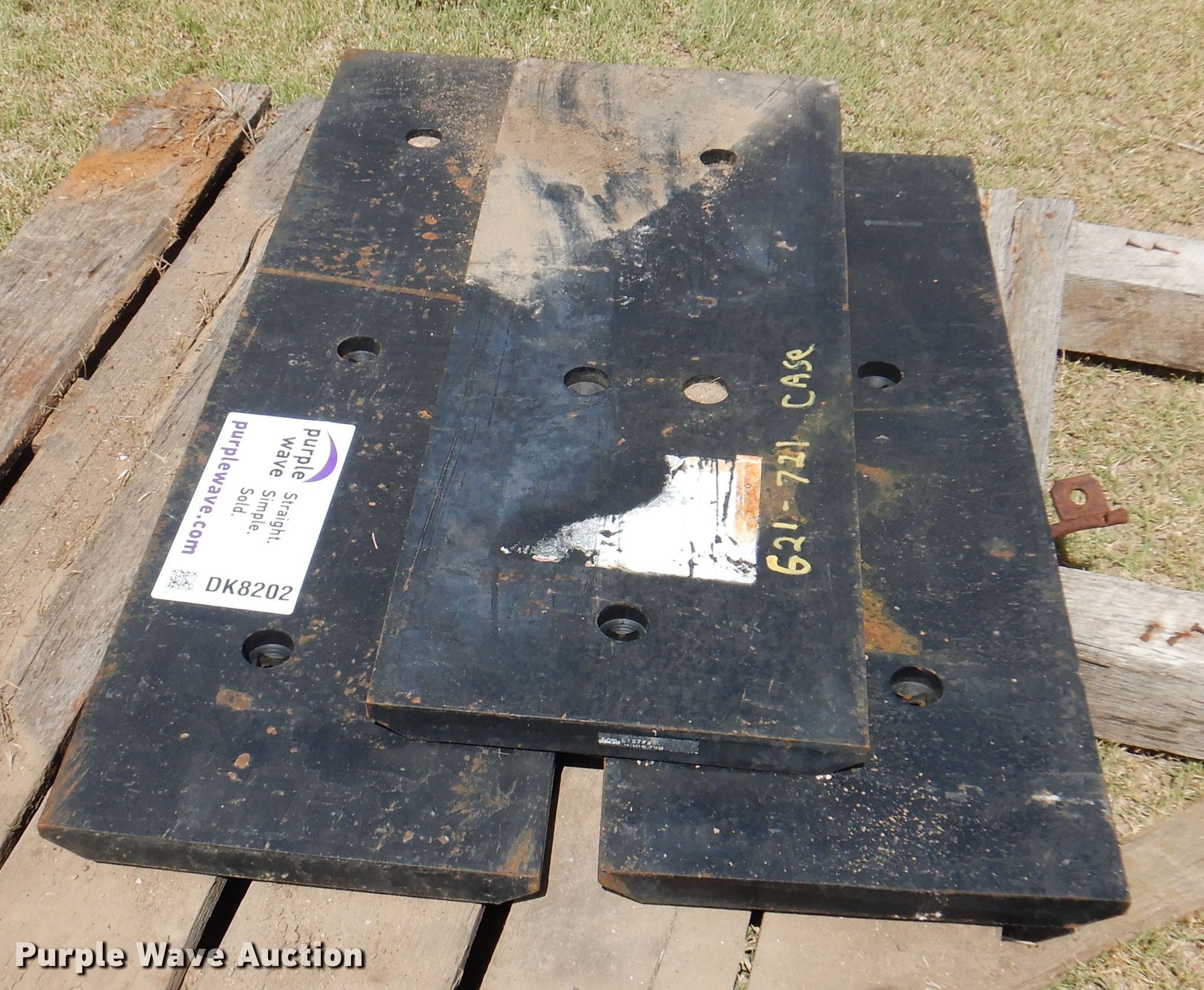 Case wheel loader bucket cutting edges in Spearville, KS Item DK8202