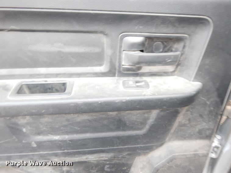 image for item DG0815 2017 Dodge Ram 1500  Crew Cab pickup truck