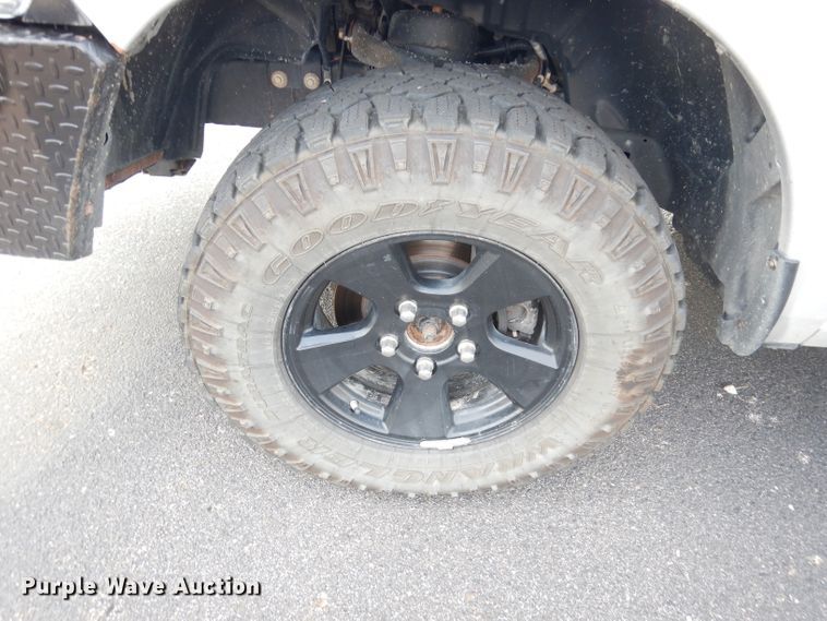 image for item DG0815 2017 Dodge Ram 1500  Crew Cab pickup truck