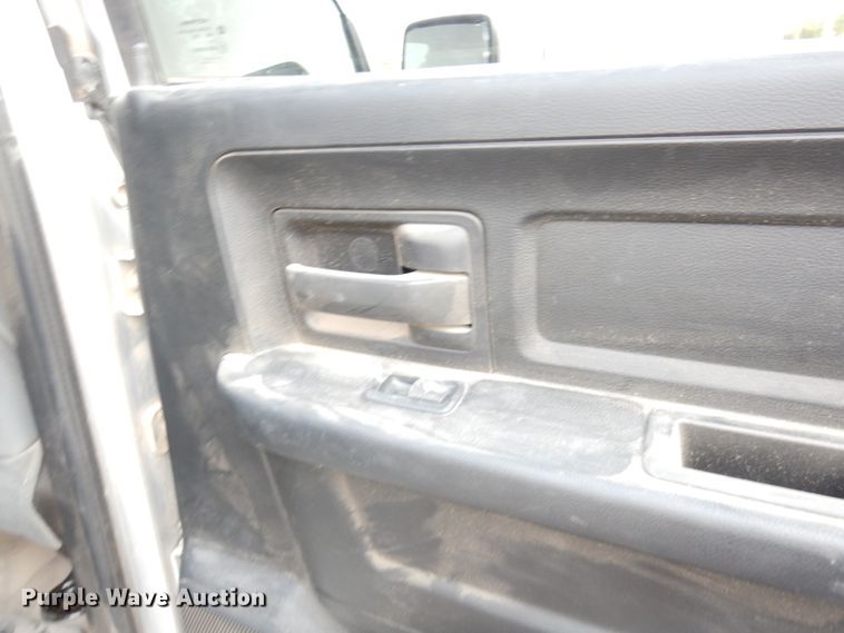 image for item DG0815 2017 Dodge Ram 1500  Crew Cab pickup truck