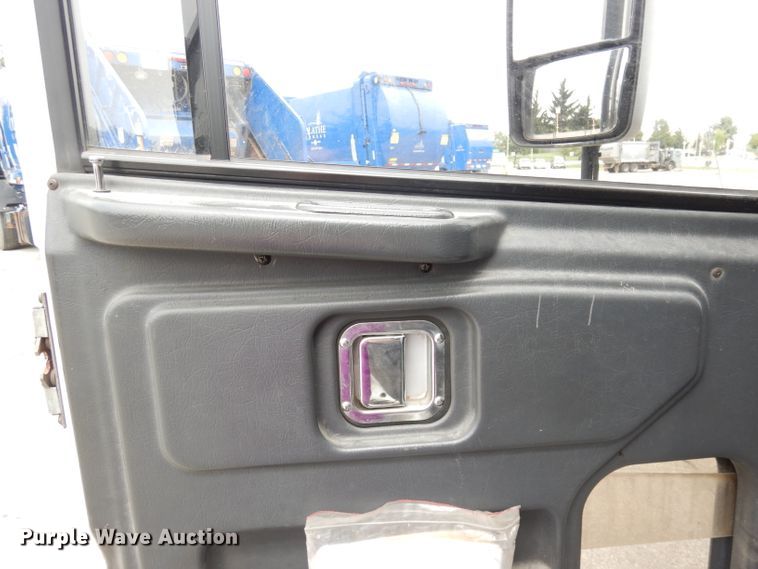 image for item DG0855 2011 Crane Carrier LET2-26-UNK  refuse truck