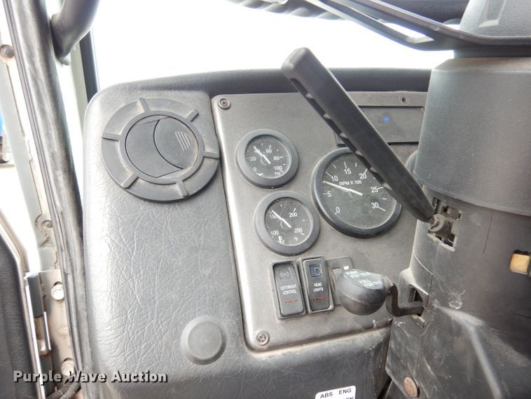 image for item DG0855 2011 Crane Carrier LET2-26-UNK  refuse truck