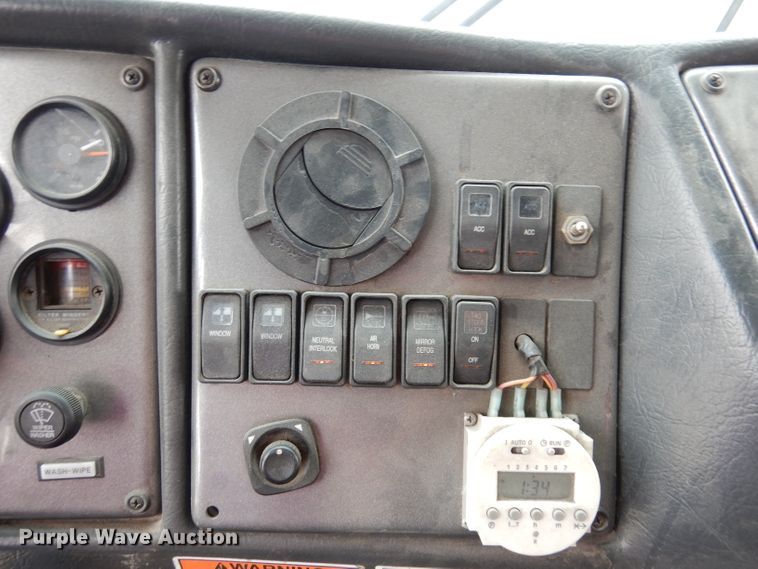 image for item DG0855 2011 Crane Carrier LET2-26-UNK  refuse truck