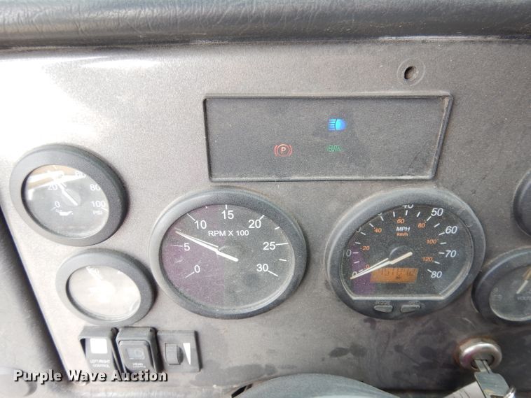 image for item DG0855 2011 Crane Carrier LET2-26-UNK  refuse truck