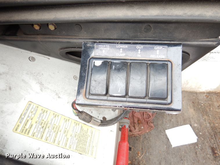 image for item DG0855 2011 Crane Carrier LET2-26-UNK  refuse truck