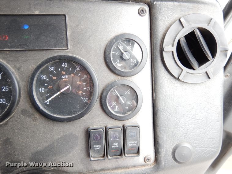 image for item DG0855 2011 Crane Carrier LET2-26-UNK  refuse truck