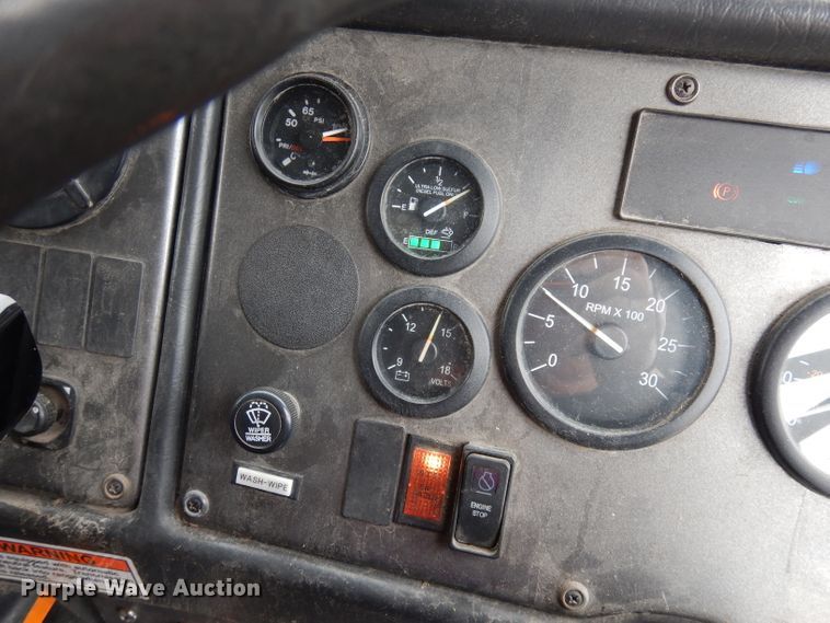 image for item DG0855 2011 Crane Carrier LET2-26-UNK  refuse truck