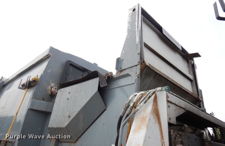 image for item DG0855 2011 Crane Carrier LET2-26-UNK  refuse truck