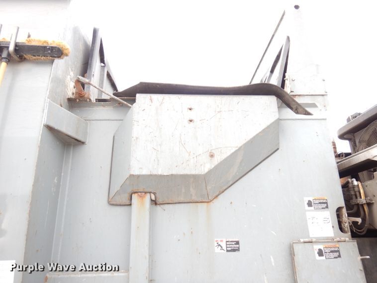 image for item DG0855 2011 Crane Carrier LET2-26-UNK  refuse truck