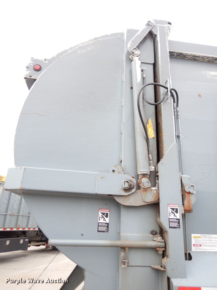 image for item DG0855 2011 Crane Carrier LET2-26-UNK  refuse truck