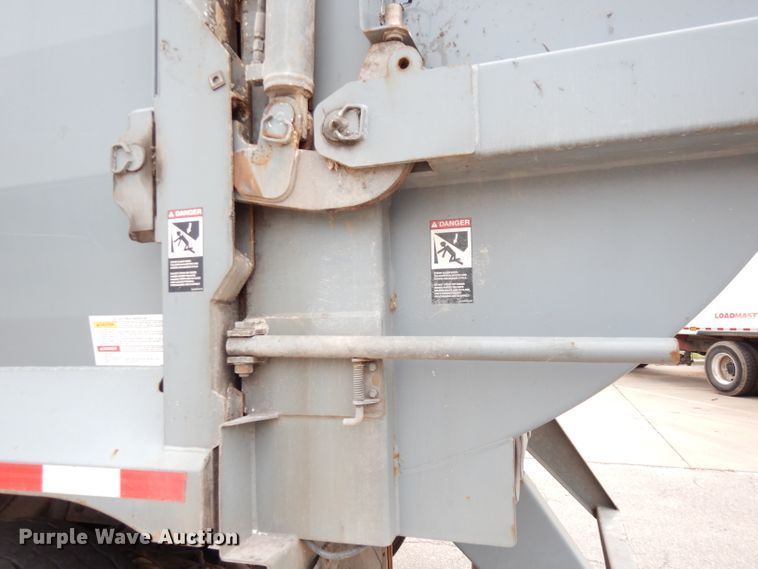 image for item DG0855 2011 Crane Carrier LET2-26-UNK  refuse truck