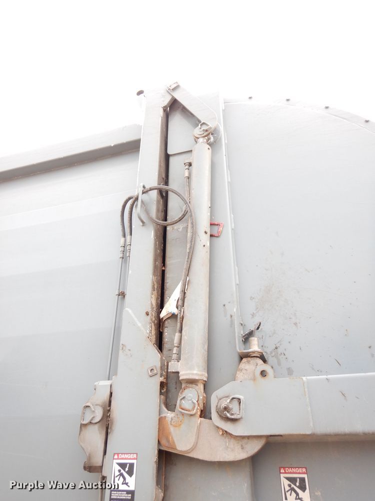 image for item DG0855 2011 Crane Carrier LET2-26-UNK  refuse truck