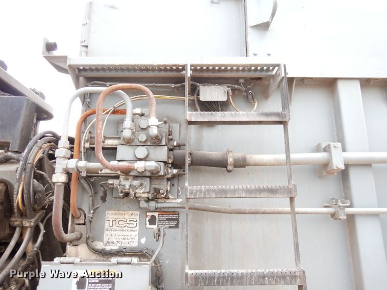 image for item DG0855 2011 Crane Carrier LET2-26-UNK  refuse truck