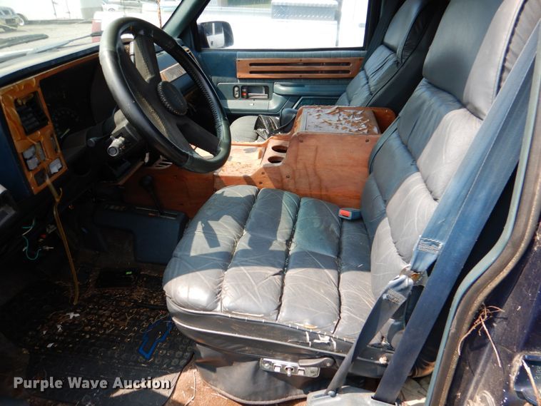 image for item DH2429 1994 Chevrolet Suburban K1500  SUV