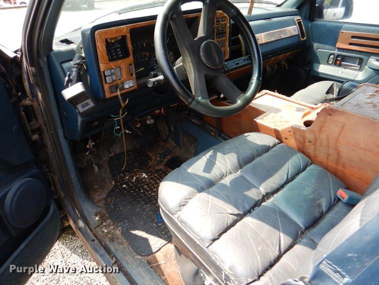 image for item DH2429 1994 Chevrolet Suburban K1500  SUV