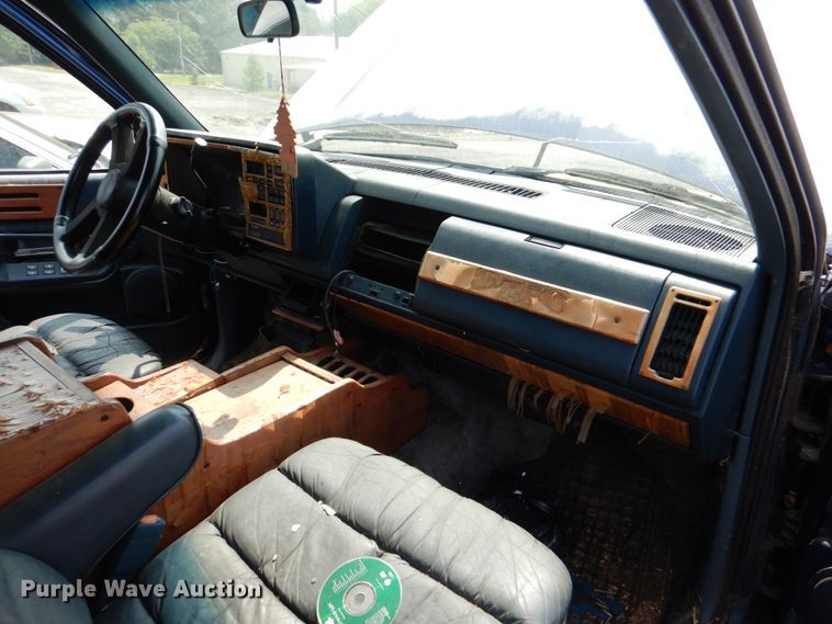 image for item DH2429 1994 Chevrolet Suburban K1500  SUV