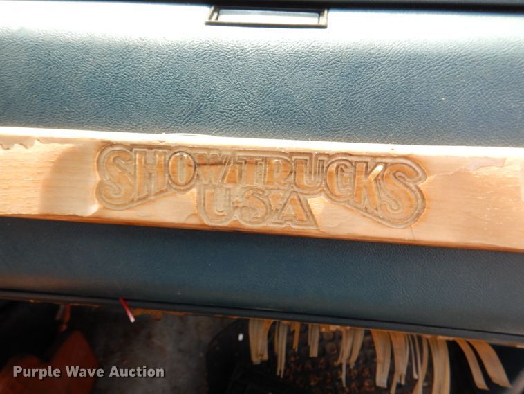 image for item DH2429 1994 Chevrolet Suburban K1500  SUV