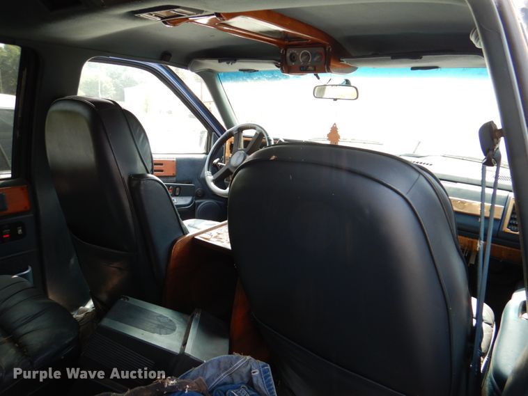 image for item DH2429 1994 Chevrolet Suburban K1500  SUV